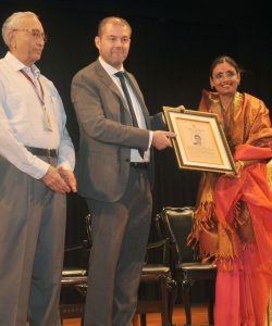 07 Smt Pri yaedarsini receiving award Nritiya Kalanidhi